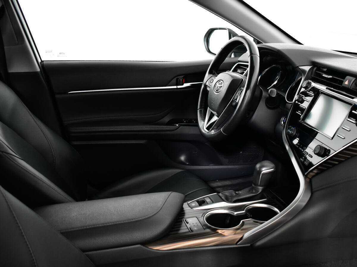 Toyota Camry с пробегом — 2020 год. Фото: #8