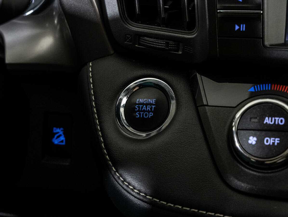 Toyota RAV4 с пробегом — 2016 год. Фото: #17