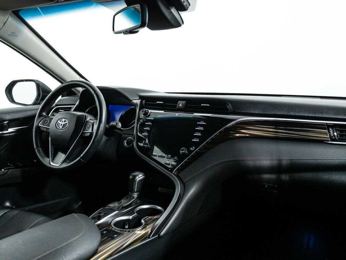 Toyota Camry с пробегом — 2020 год. Фото: #8