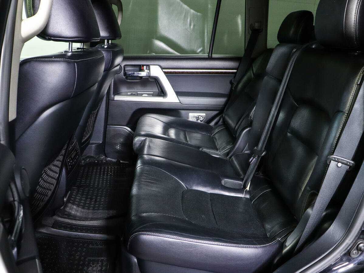 Toyota Land Cruiser с пробегом — 2012 год. Фото: #9