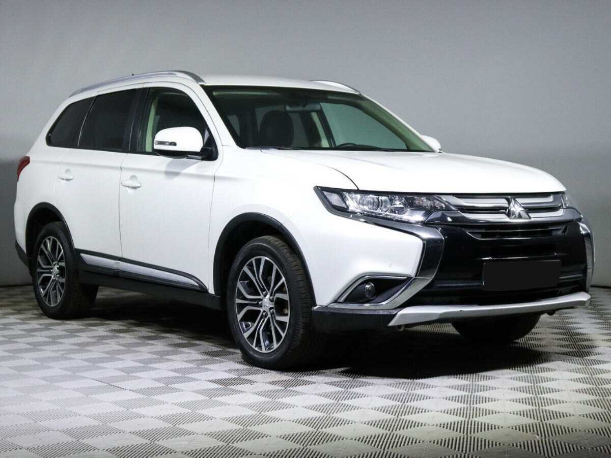 Mitsubishi Outlander с пробегом — 2016 год. Фото: #1