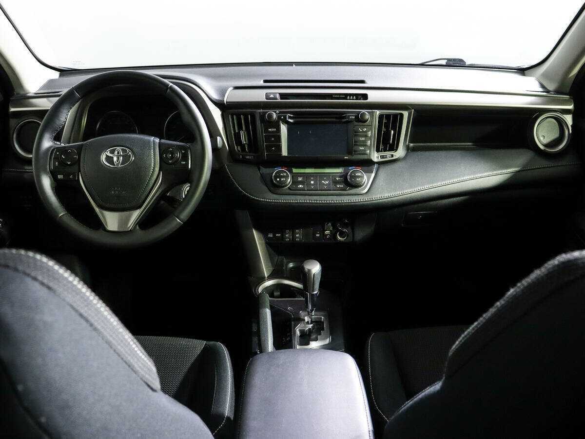 Toyota RAV4 с пробегом — 2015 год. Фото: #9