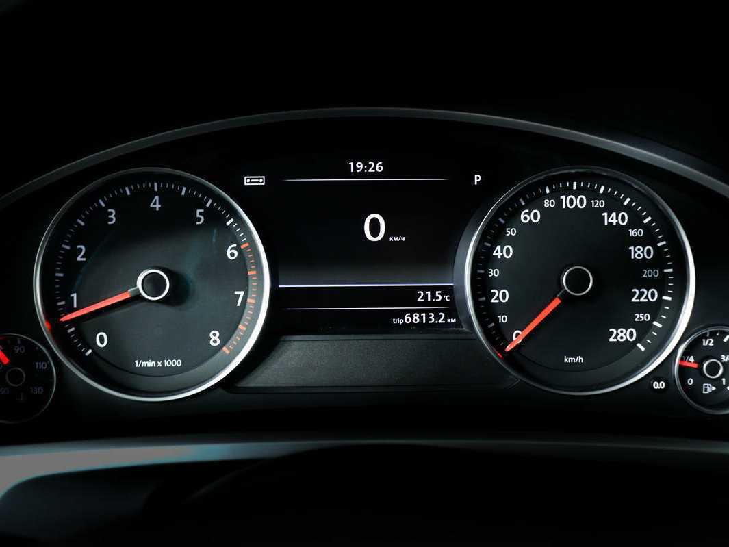 Volkswagen Touareg с пробегом — 2012 год. Фото: #9