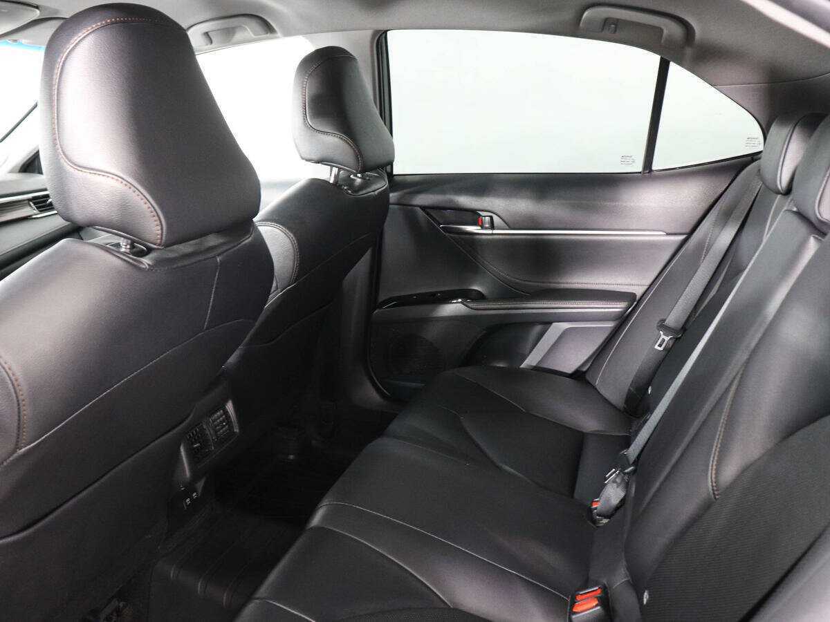 Toyota Camry с пробегом — 2020 год. Фото: #10