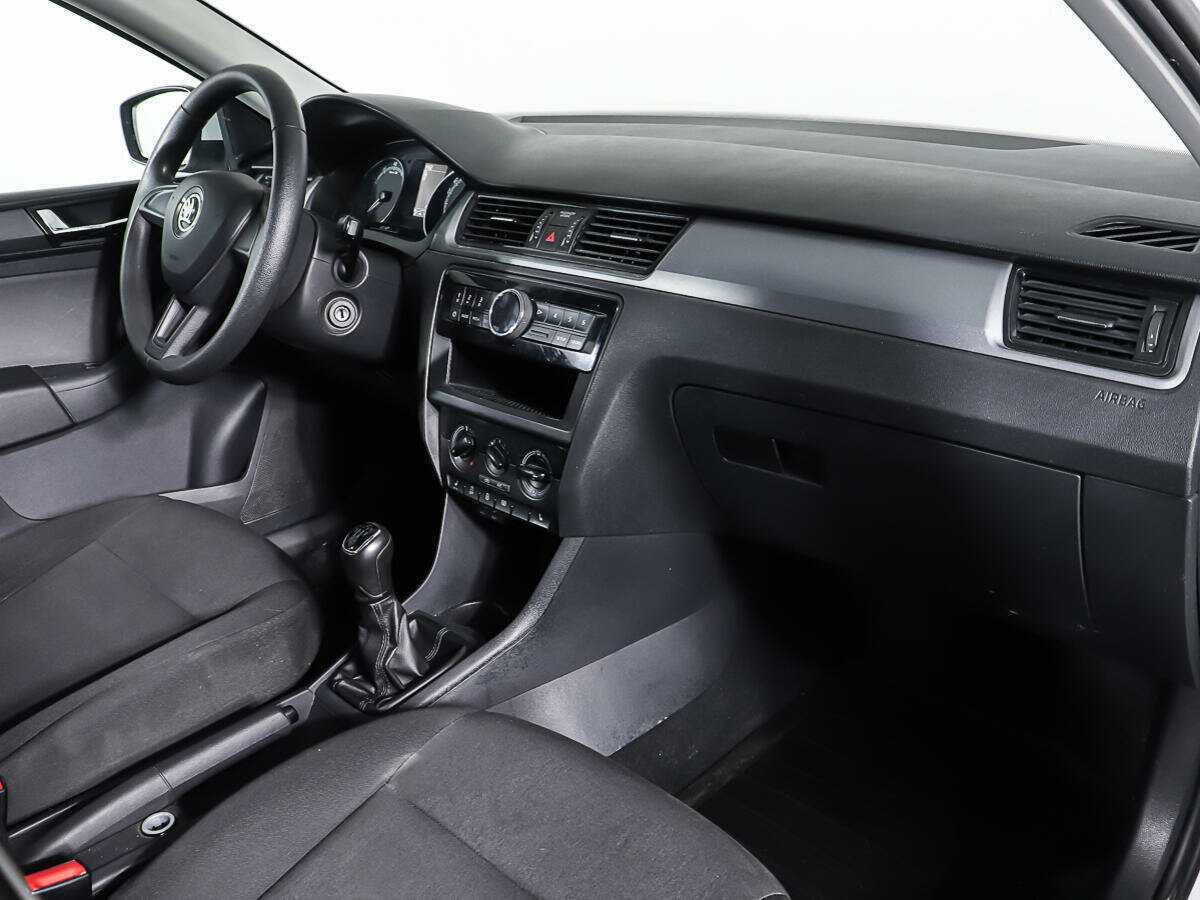 Skoda Rapid с пробегом — 2017 год. Фото: #8