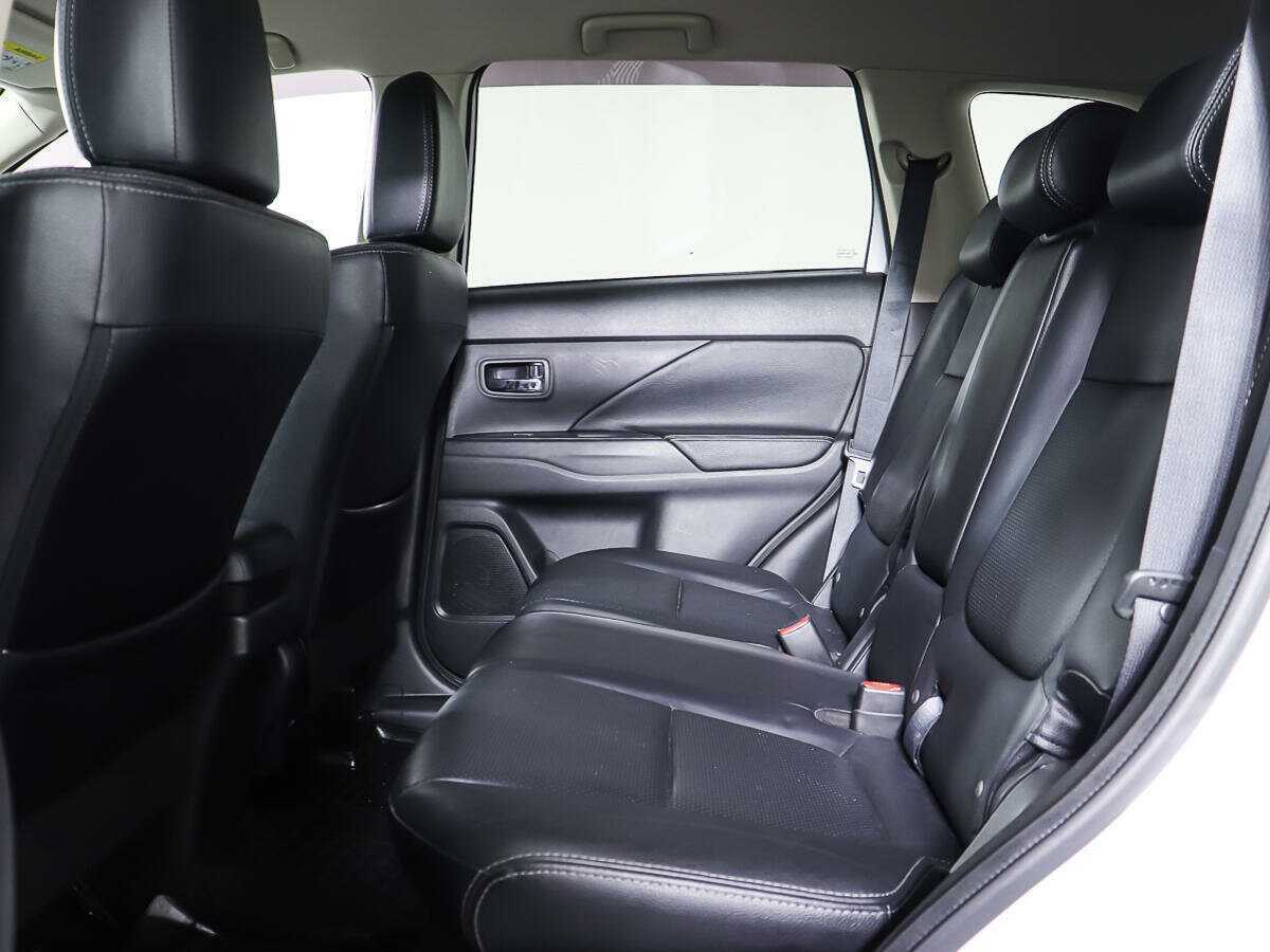 Mitsubishi Outlander с пробегом — 2017 год. Фото: #9