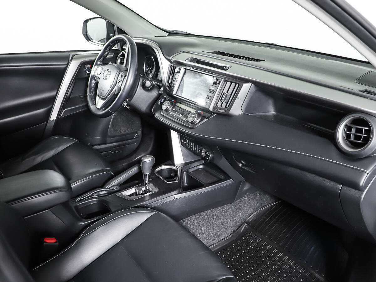 Toyota RAV4 с пробегом — 2018 год. Фото: #8