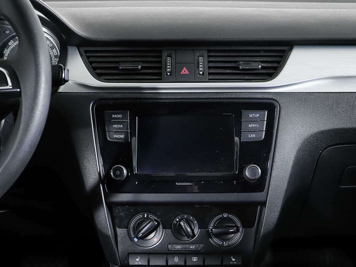 Skoda Rapid с пробегом — 2019 год. Фото: #10