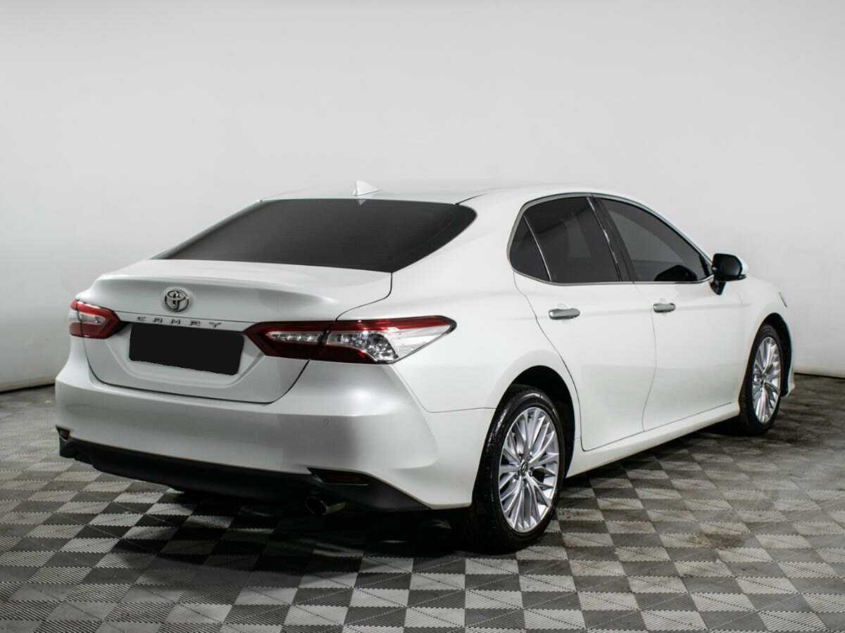 Toyota Camry с пробегом — 2019 год. Фото: #3