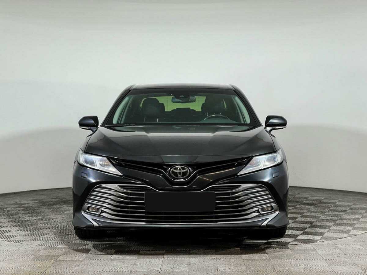 Toyota Camry с пробегом — 2020 год. Фото: #1