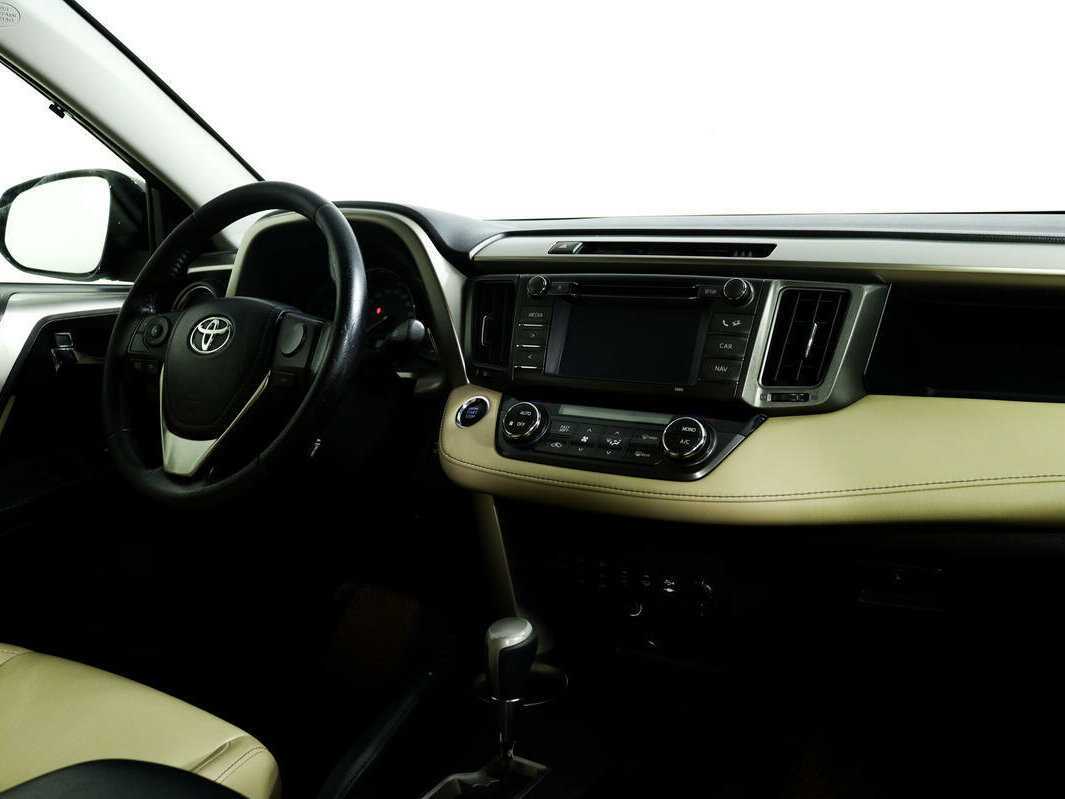 Toyota RAV4 с пробегом — 2015 год. Фото: #8