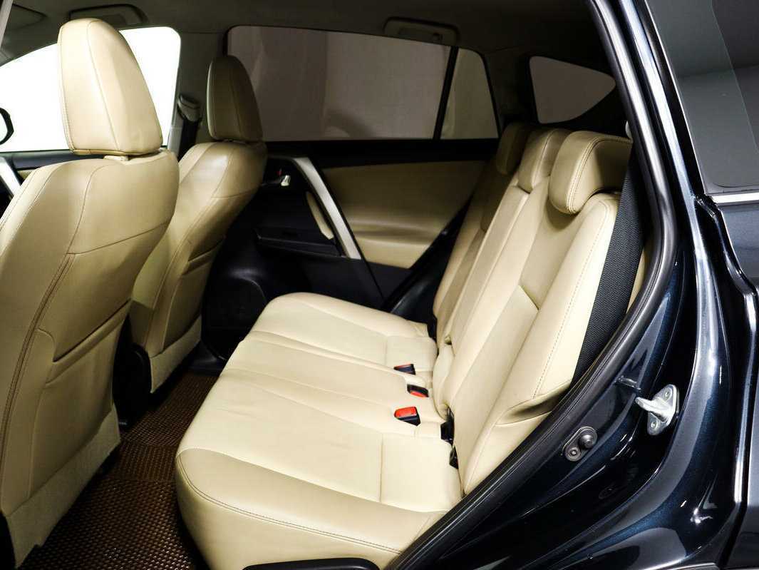 Toyota RAV4 с пробегом — 2015 год. Фото: #11