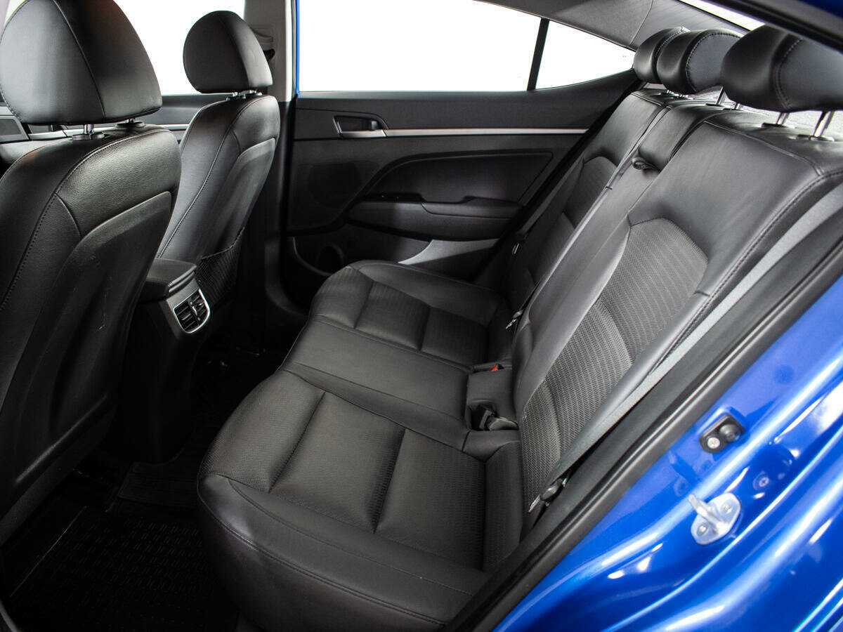 Hyundai Elantra с пробегом — 2016 год. Фото: #9