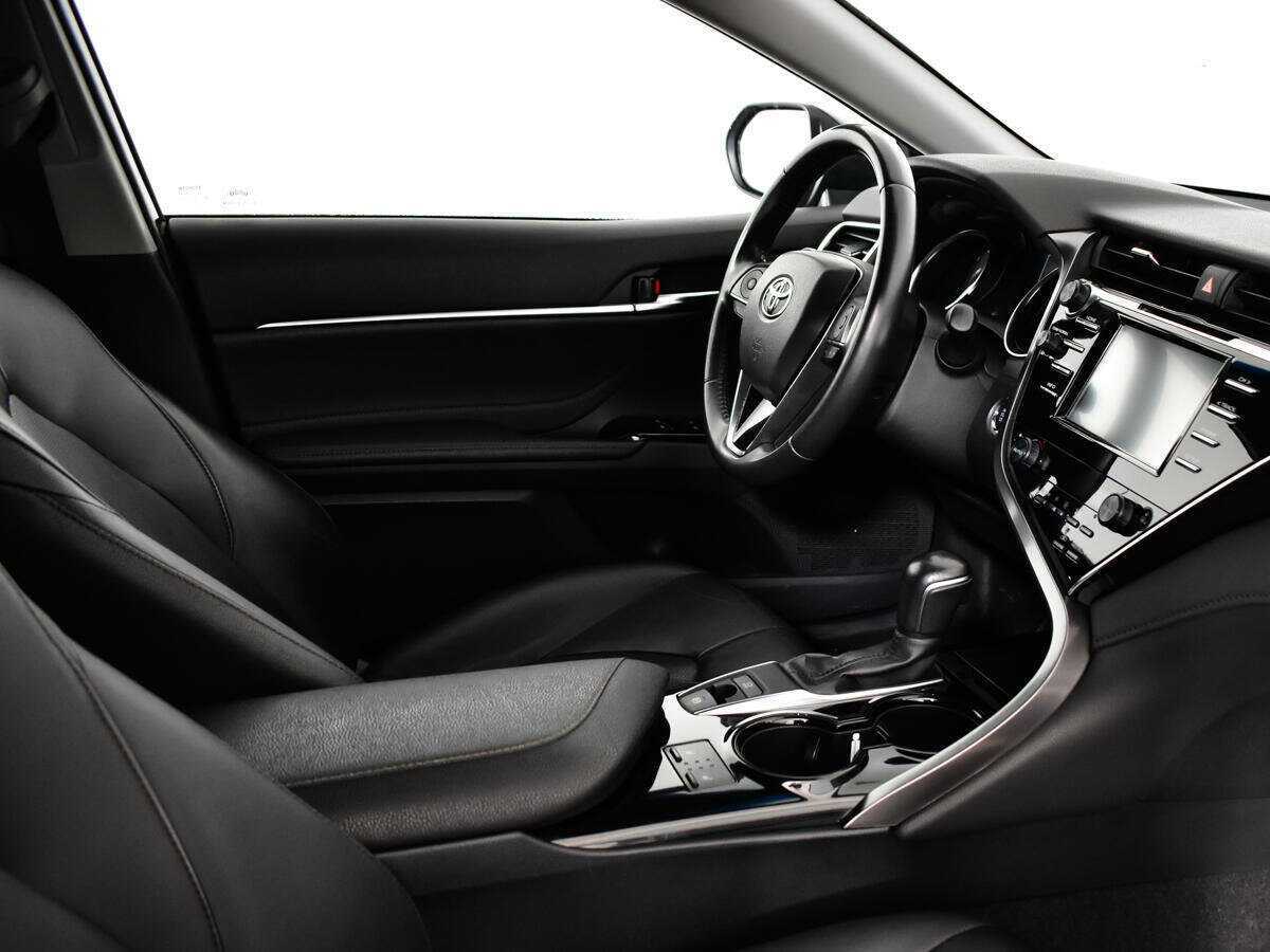 Toyota Camry с пробегом — 2019 год. Фото: #10
