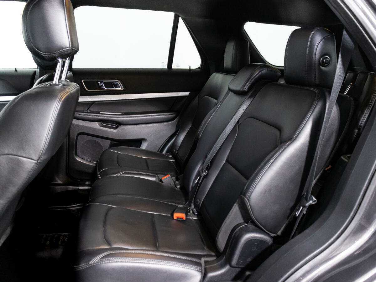 Ford Explorer с пробегом — 2017 год. Фото: #9