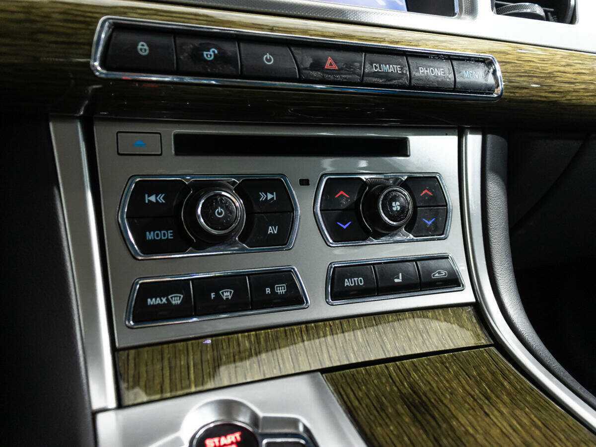 Jaguar XF с пробегом — 2012 год. Фото: #17