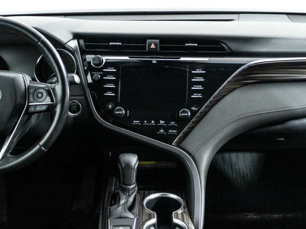 Toyota Camry с пробегом — 2018 год. Фото: #13