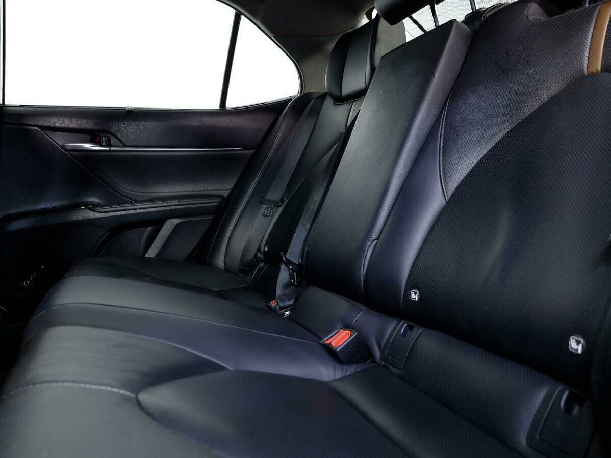 Toyota Camry с пробегом — 2019 год. Фото: #14