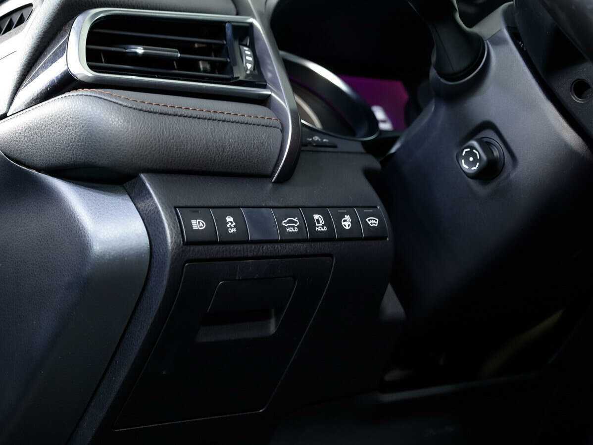 Toyota Camry с пробегом — 2019 год. Фото: #23