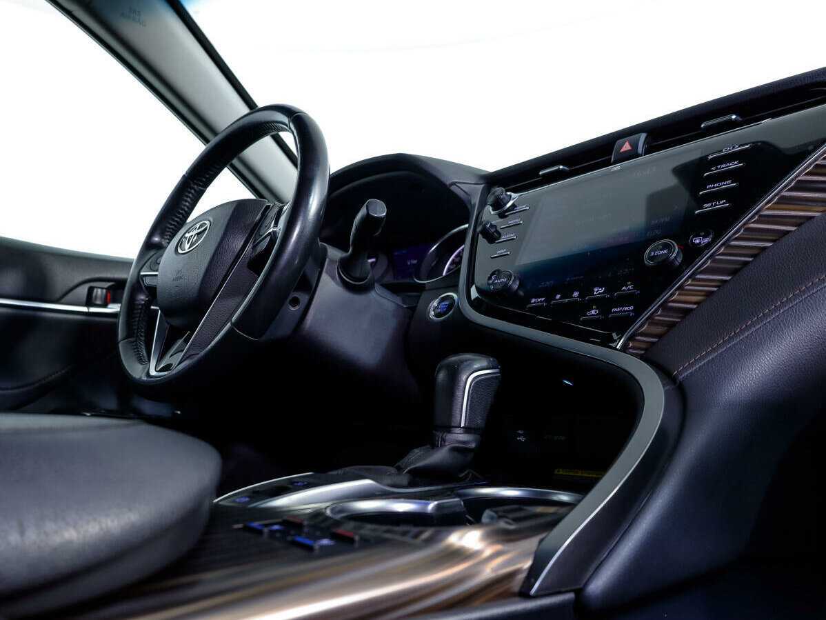 Toyota Camry с пробегом — 2019 год. Фото: #28