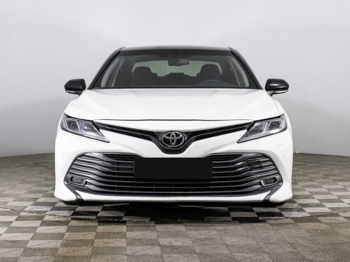 Toyota Camry с пробегом — 2019 год. Фото: #1