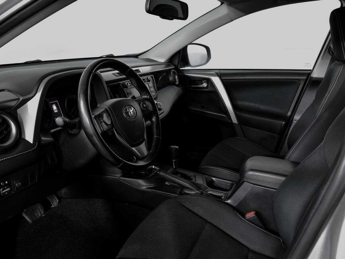 Toyota RAV4 с пробегом — 2018 год. Фото: #13