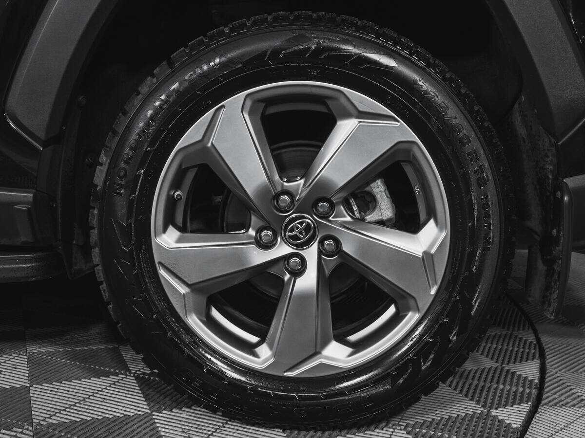 Toyota RAV4 с пробегом — 2020 год. Фото: #16