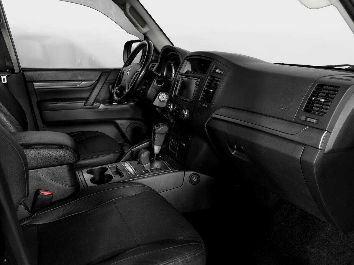 Mitsubishi Pajero с пробегом — 2014 год. Фото: #8