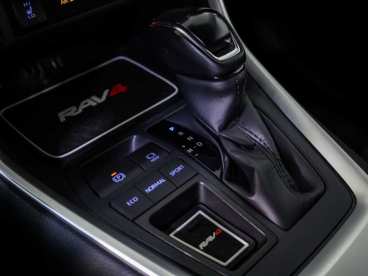 Toyota RAV4 с пробегом — 2020 год. Фото: #10