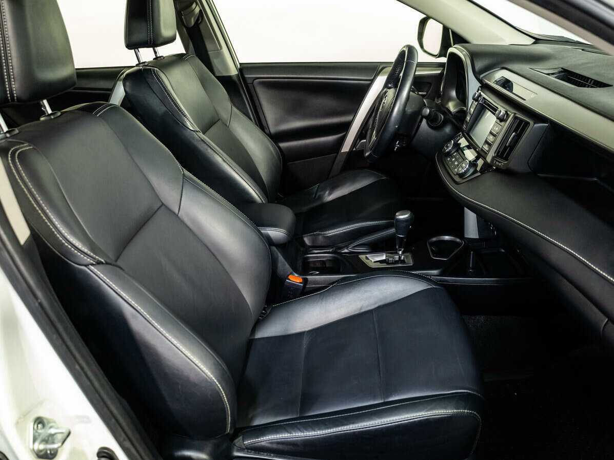 Toyota RAV4 с пробегом — 2015 год. Фото: #8