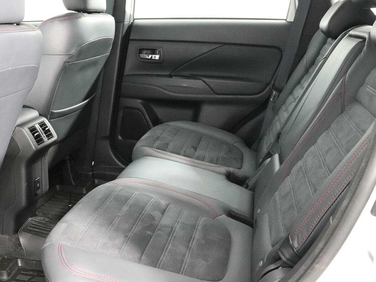 Mitsubishi Outlander с пробегом — 2021 год. Фото: #12