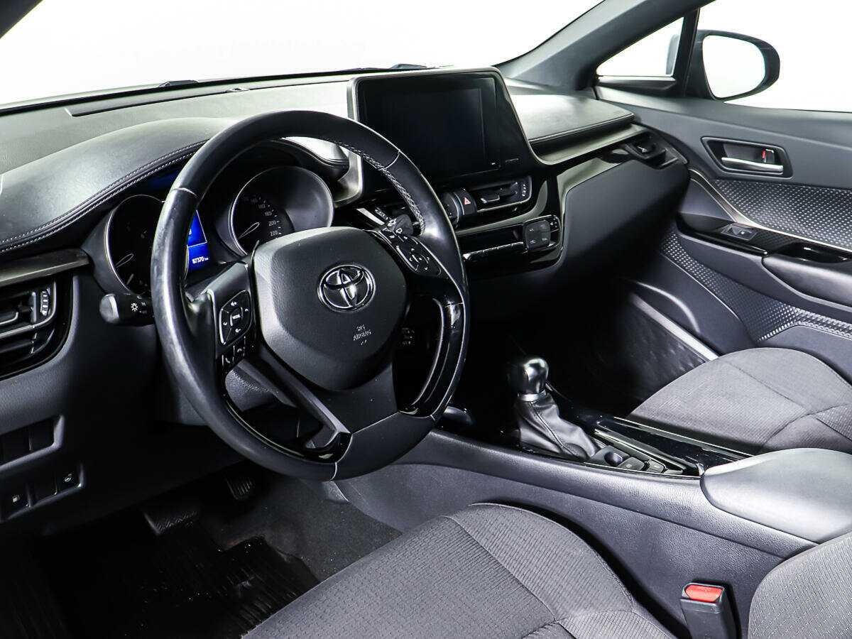 Toyota C-HR с пробегом — 2019 год. Фото: #12