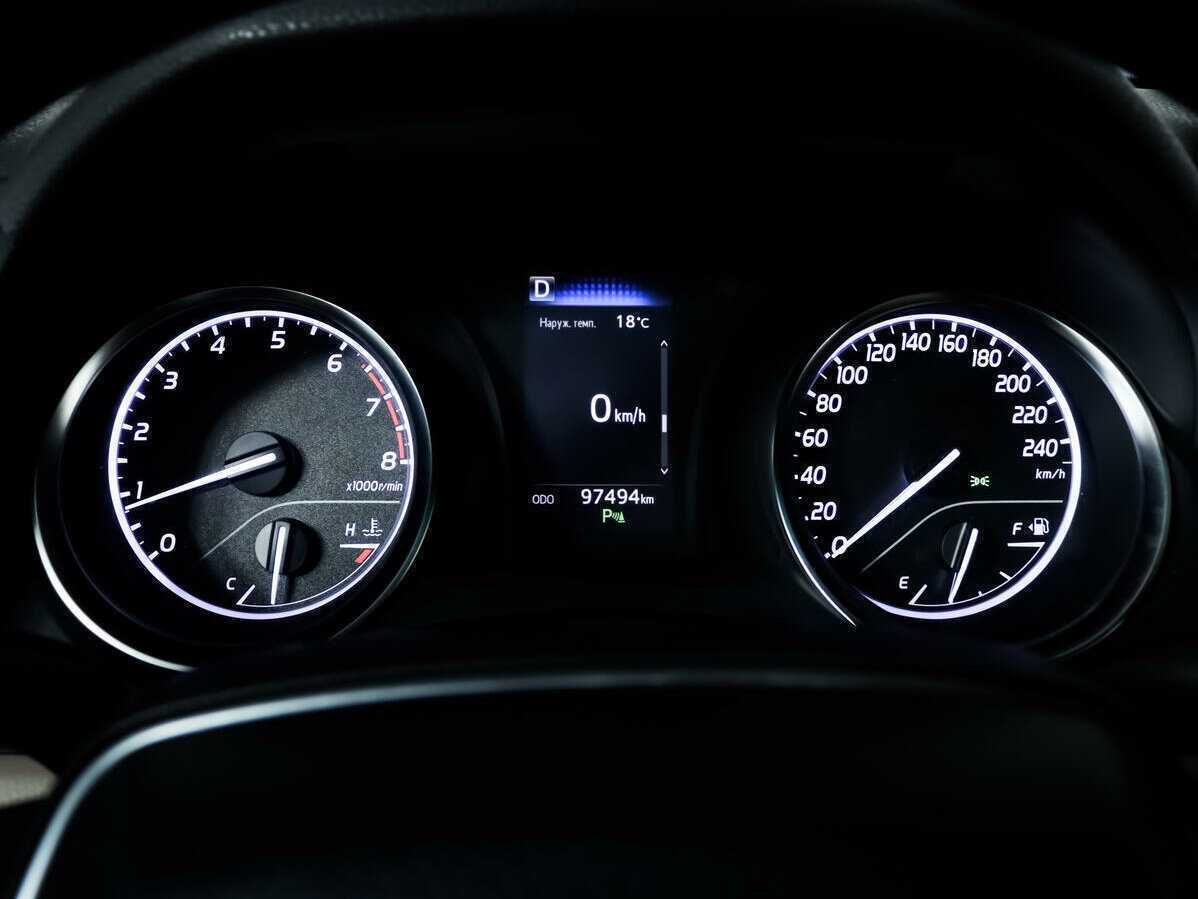 Toyota Camry с пробегом — 2019 год. Фото: #9