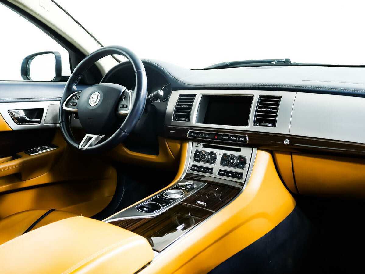 Jaguar XF с пробегом — 2012 год. Фото: #6