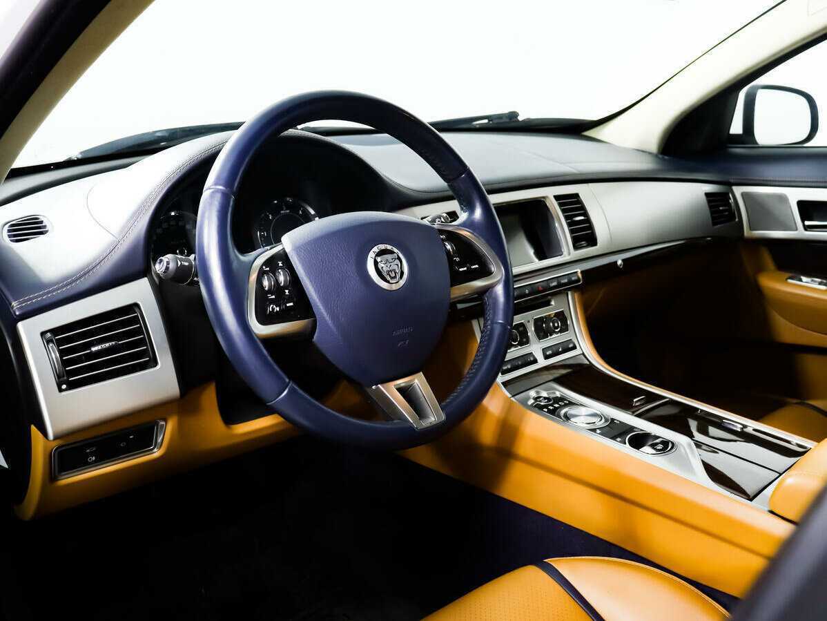 Jaguar XF с пробегом — 2012 год. Фото: #10