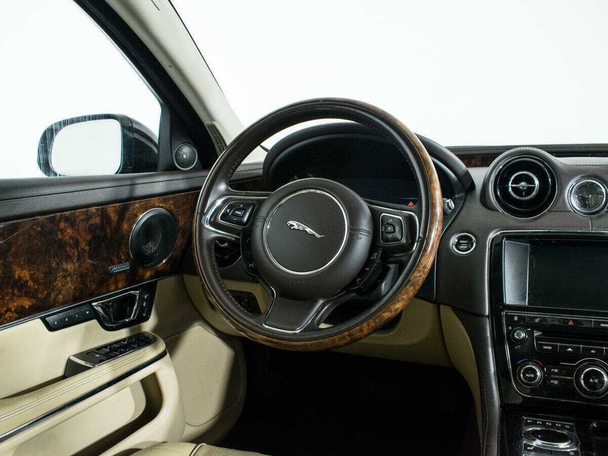 Jaguar XJ с пробегом — 2014 год. Фото: #13