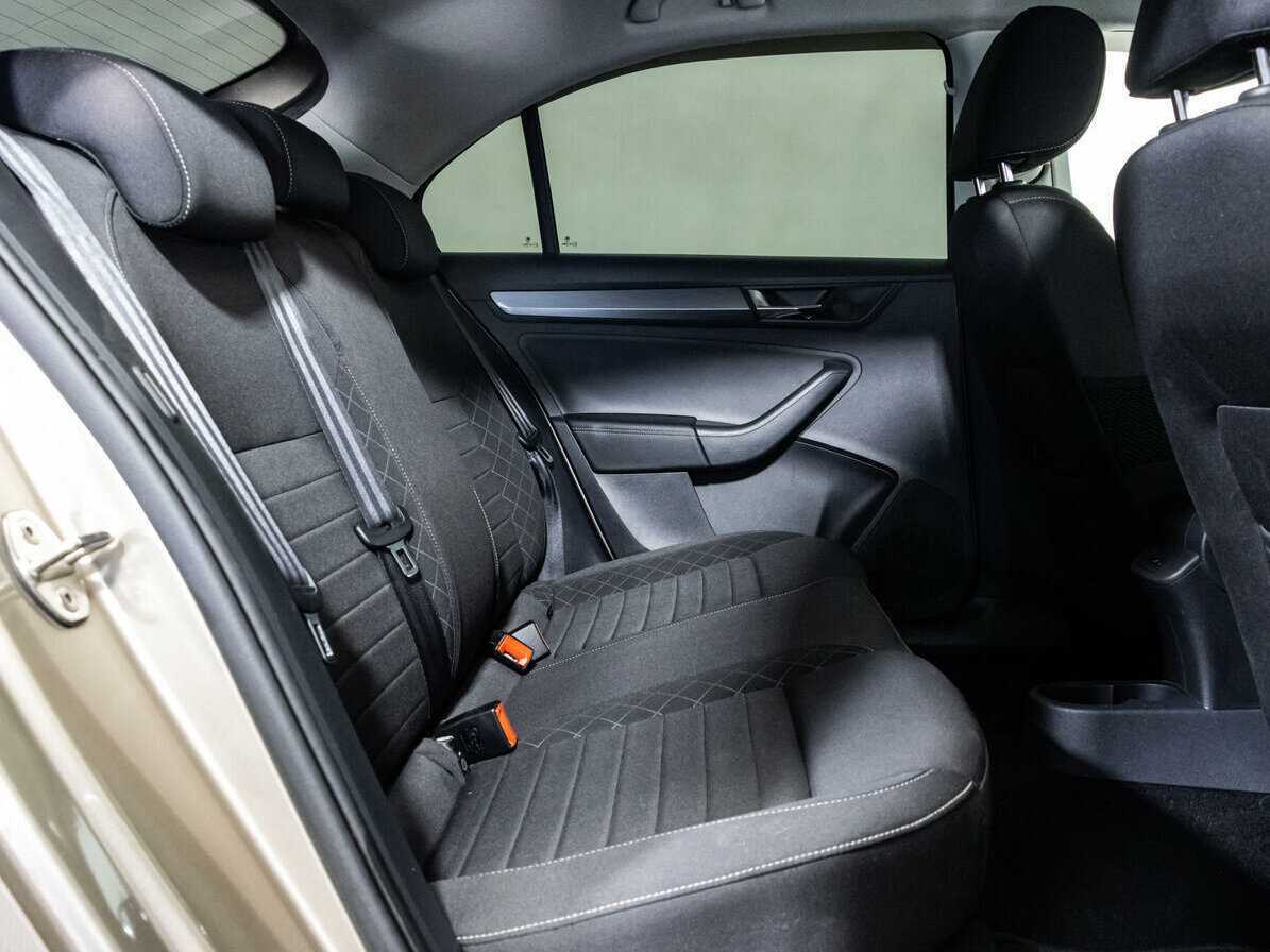 Skoda Rapid с пробегом — 2019 год. Фото: #11