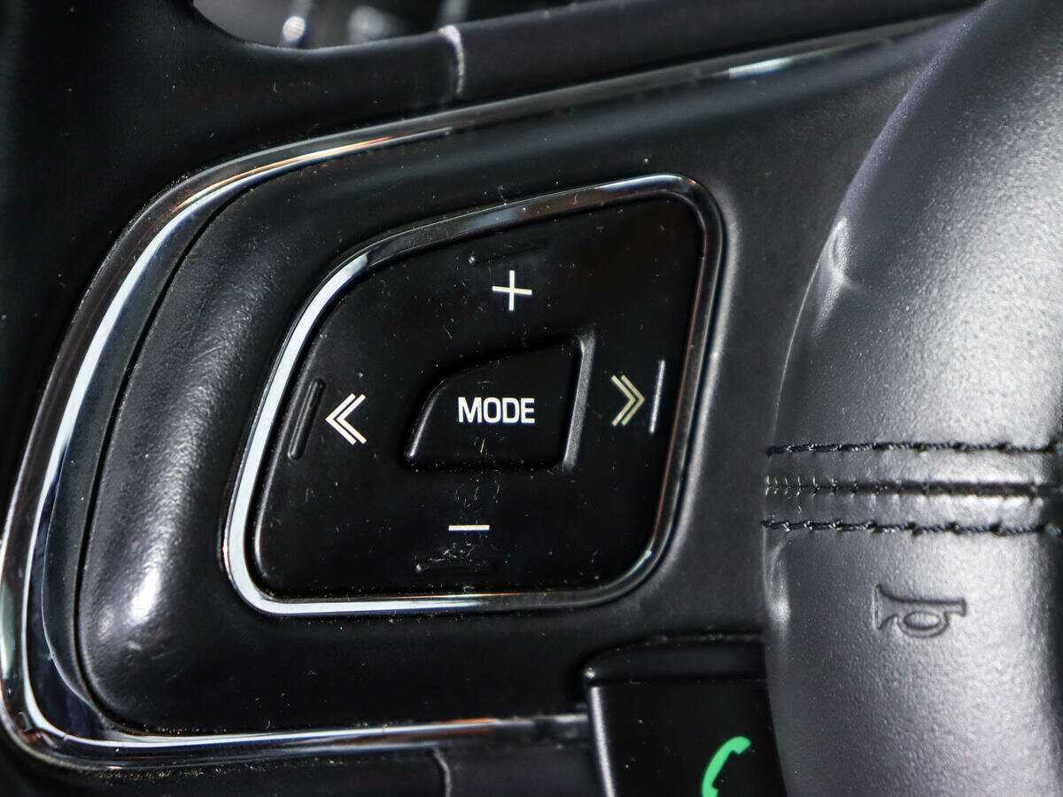 Jaguar XJ с пробегом — 2014 год. Фото: #24