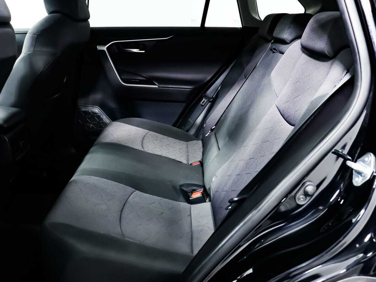 Toyota RAV4 с пробегом — 2020 год. Фото: #11