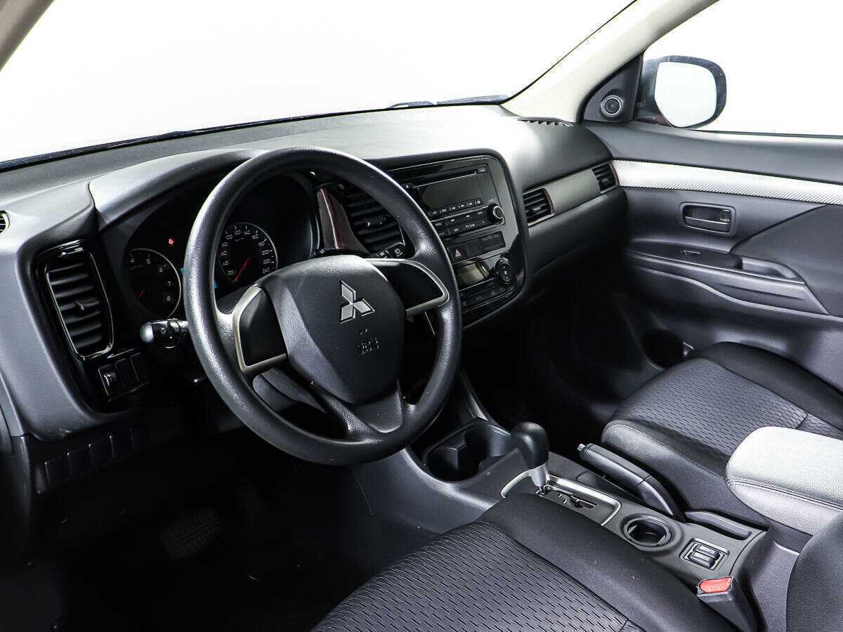 Mitsubishi Outlander с пробегом — 2012 год. Фото: #12
