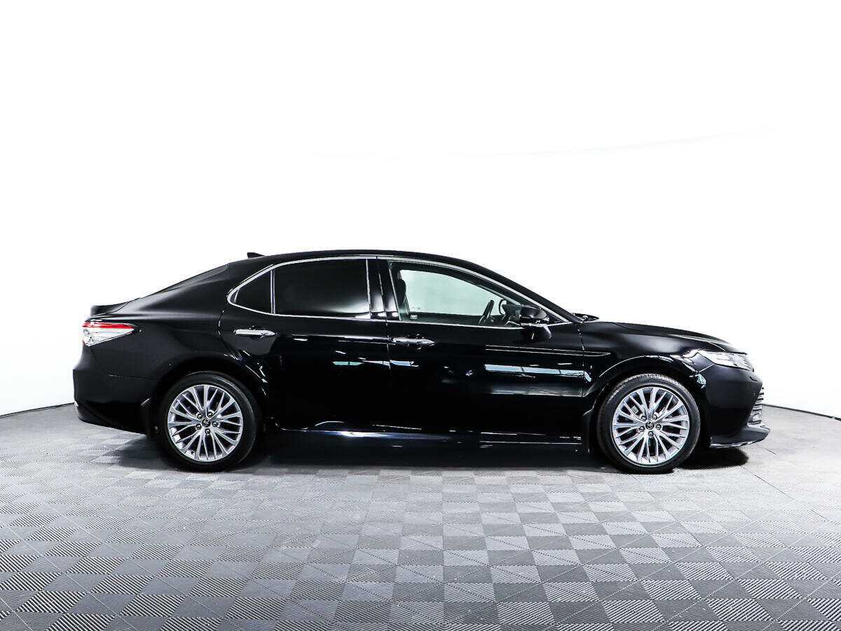 Toyota Camry с пробегом — 2018 год. Фото: #3