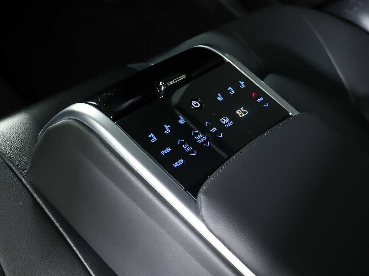 Toyota Camry с пробегом — 2018 год. Фото: #11