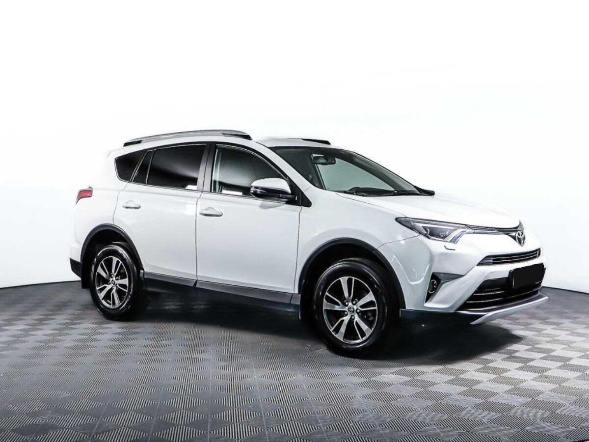 Toyota RAV4 с пробегом — 2017 год. Фото: #2