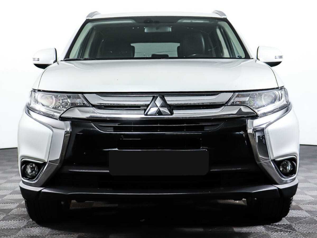 Mitsubishi Outlander с пробегом — 2015 год. Фото: #1
