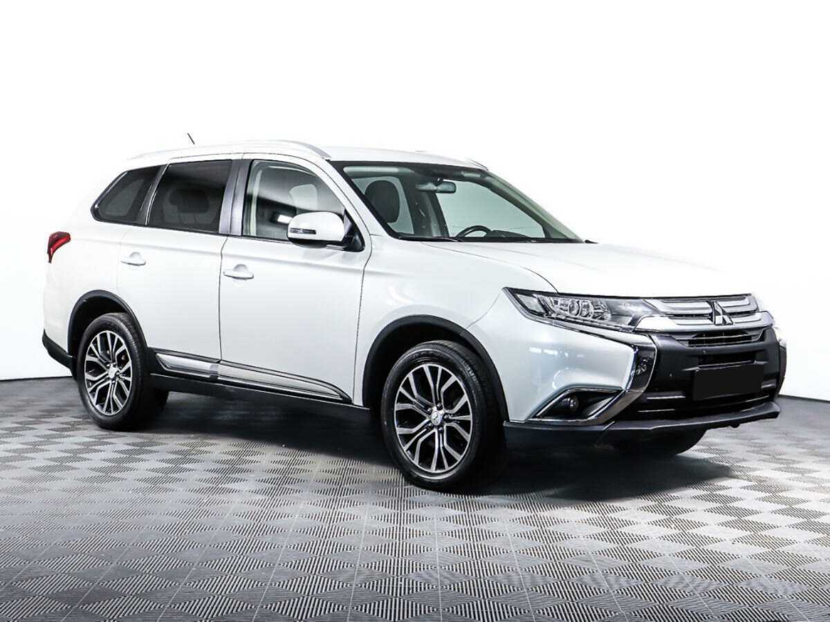 Mitsubishi Outlander с пробегом — 2015 год. Фото: #2