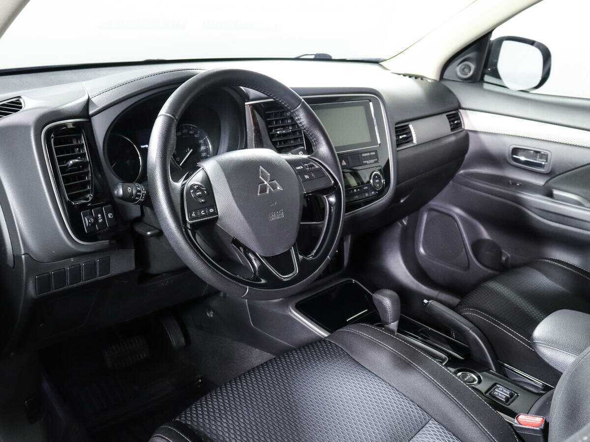 Mitsubishi Outlander с пробегом — 2018 год. Фото: #11