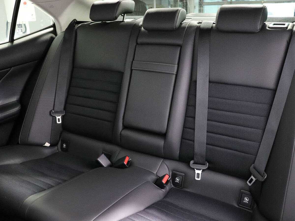 Lexus IS с пробегом — 2015 год. Фото: #13