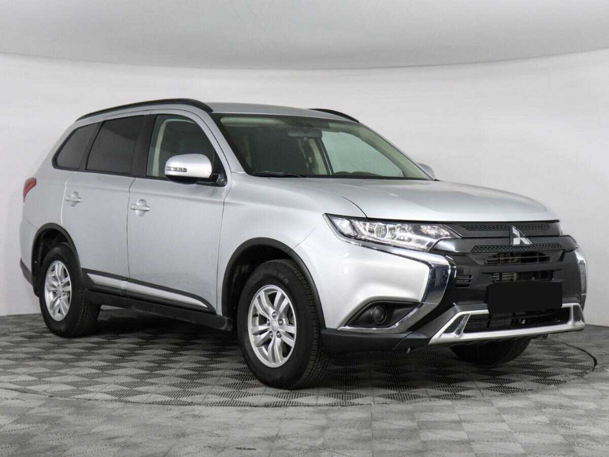 Mitsubishi Outlander с пробегом — 2022 год. Фото: #2
