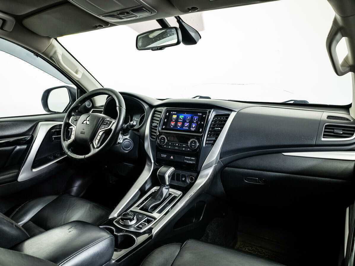 Mitsubishi Pajero Sport с пробегом — 2018 год. Фото: #8