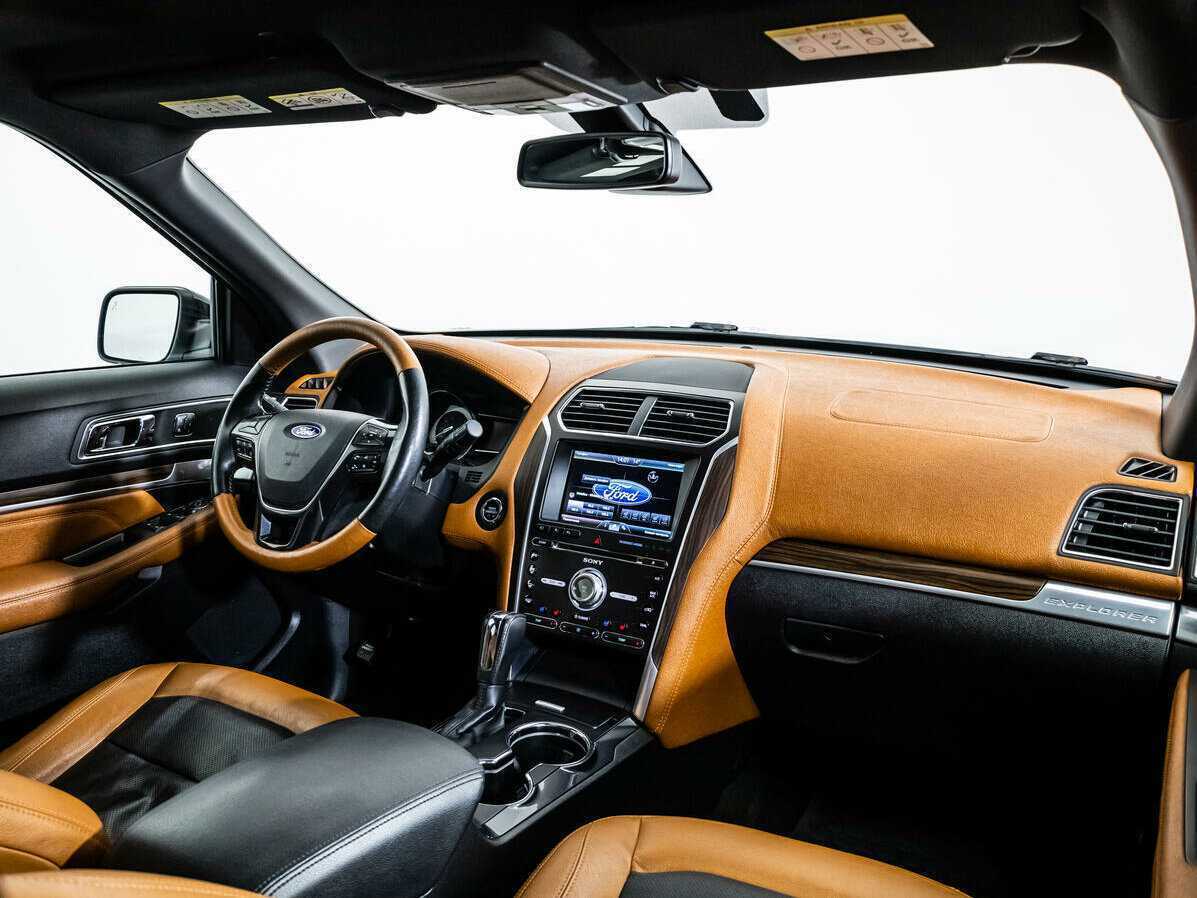 Ford Explorer с пробегом — 2016 год. Фото: #6
